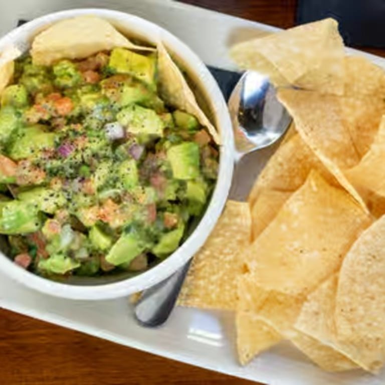 Fresh Guacamole: A Mexican Delight